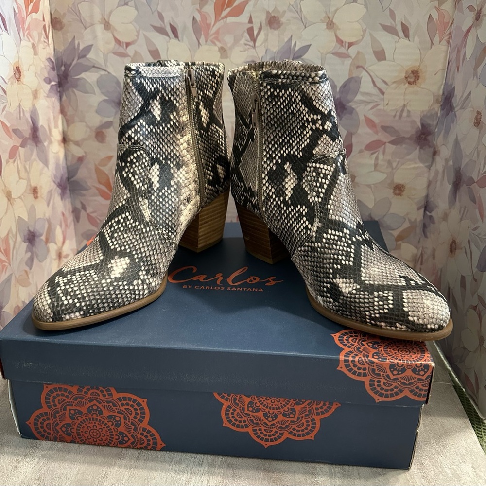 NIB Carlos Santana Women's Ankle Boots - Black, Cream and Gray Snake Print 8.5